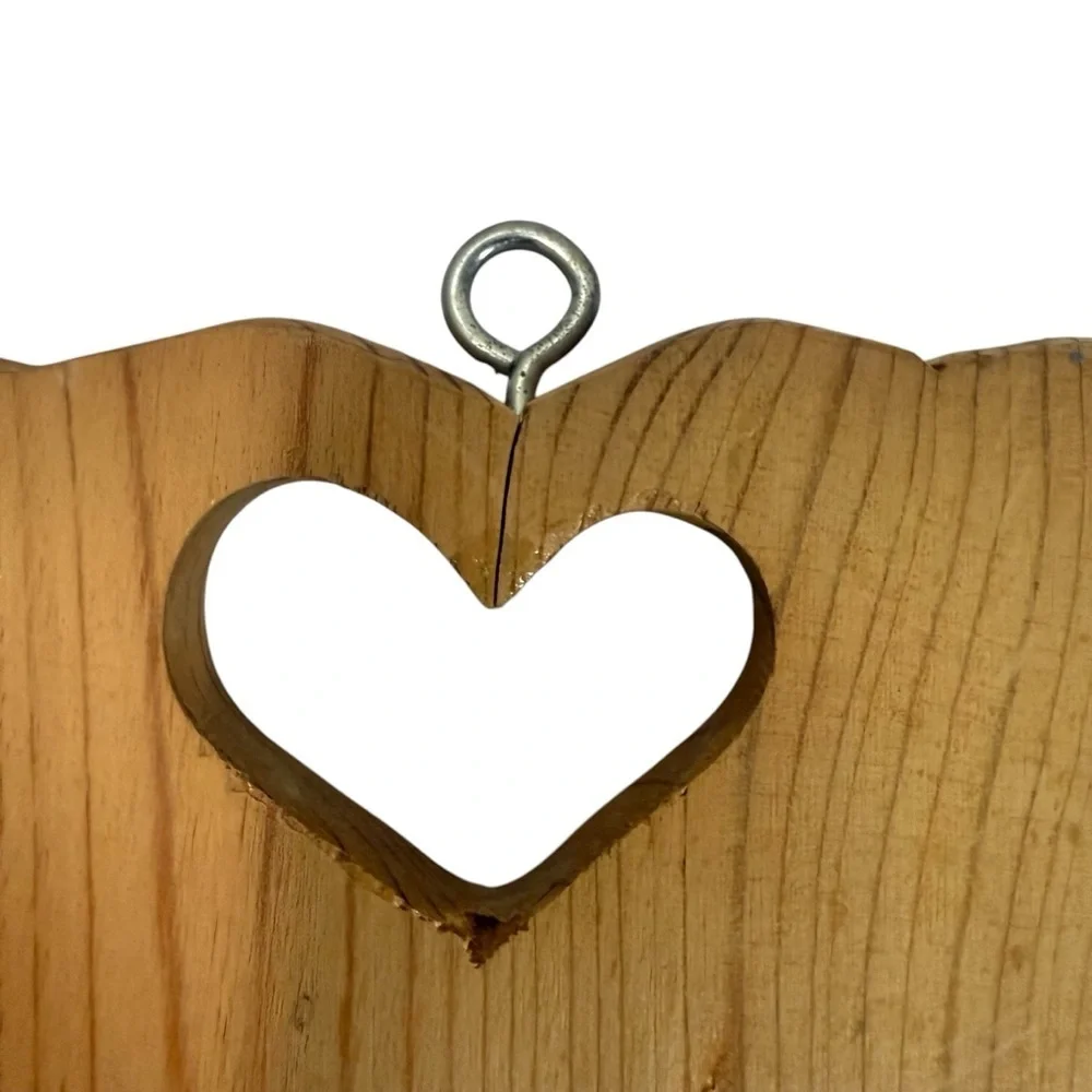Rustic Heart-Shaped Wall Decor with Cottage Scene